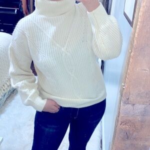 TURTLENECK ivory color cable knit sweater size small oversized